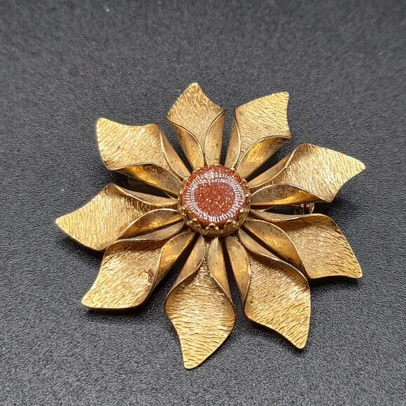 Vintage Goldstone Flower Brooch, Floral Pin, 1950s Jewelry - Picture 4 of 8